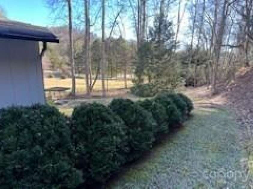 12 Gem Lake Estates Road, Franklin, NC 28734.  MLS# CAR4207274, YatesRealty ID 2363. 