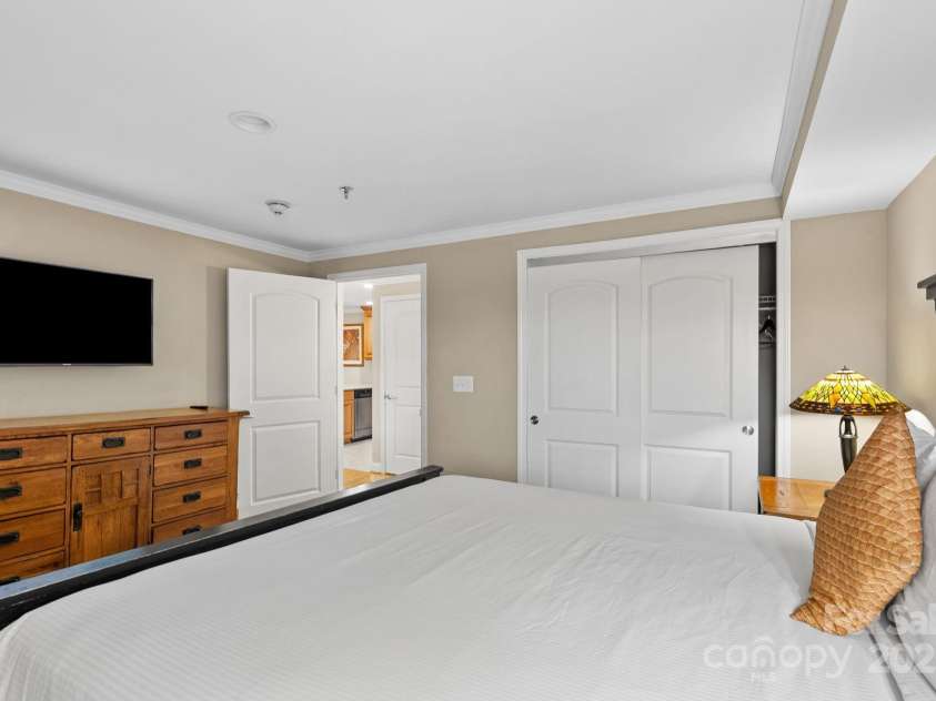 430 Bowling Park Road, Asheville, NC 28803.  MLS# CAR4328603, YatesRealty ID 2363. 