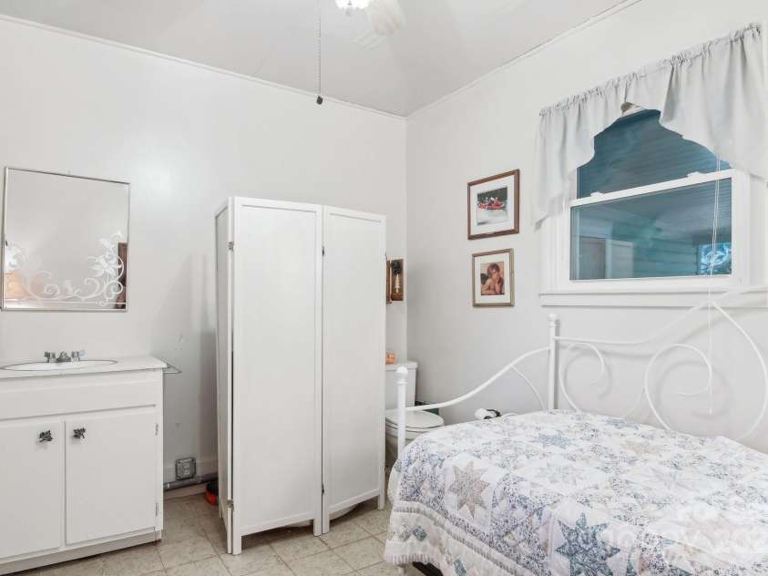 51 Atari Road, Waynesville, NC 28786.  MLS# CAR4256064, YatesRealty ID 23630. 3rd room which also has a half bath the room