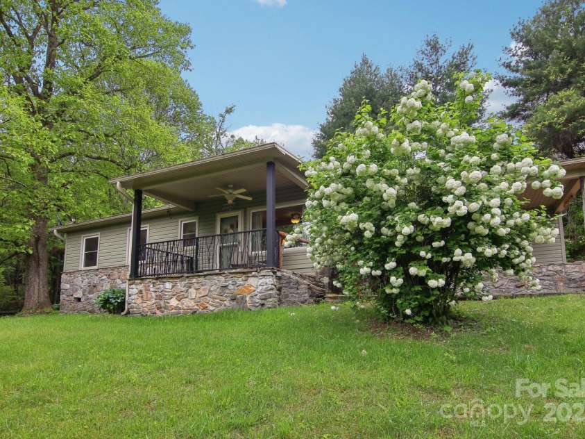 51 Atari Road, Waynesville, NC 28786.  MLS# CAR4256064, YatesRealty ID 23630. 