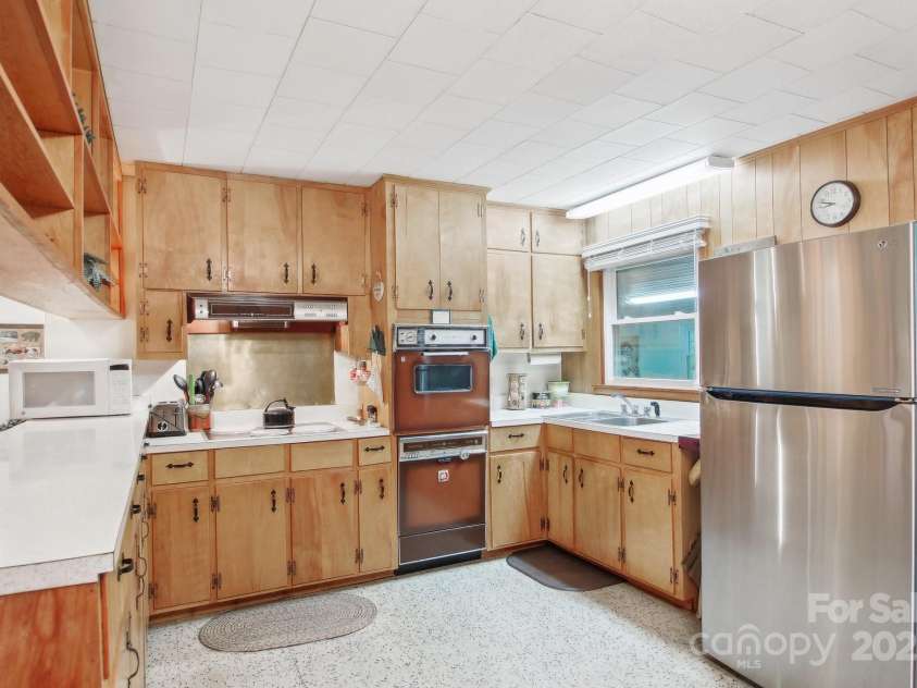 51 Atari Road, Waynesville, NC 28786.  MLS# CAR4256064, YatesRealty ID 23630. 