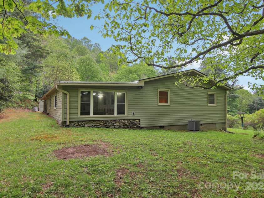 51 Atari Road, Waynesville, NC 28786.  MLS# CAR4256064, YatesRealty ID 23630. 