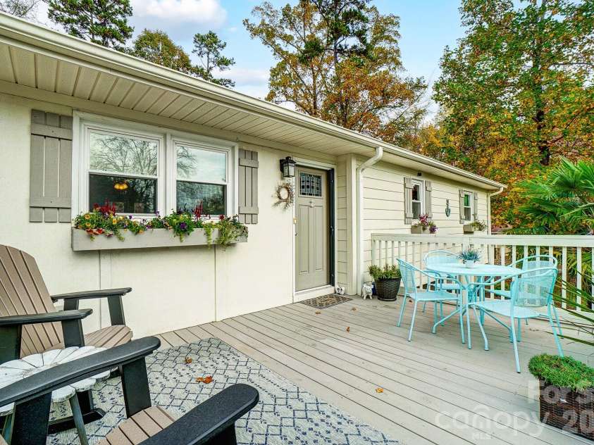 9542 Riviera Drive, Sherrills Ford, NC 28673.  MLS# CAR4362980, YatesRealty ID 23631. 
