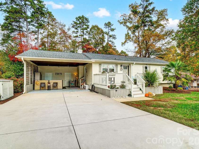 9542 Riviera Drive, Sherrills Ford, NC 28673.  MLS# CAR4362980, YatesRealty ID 23631. 