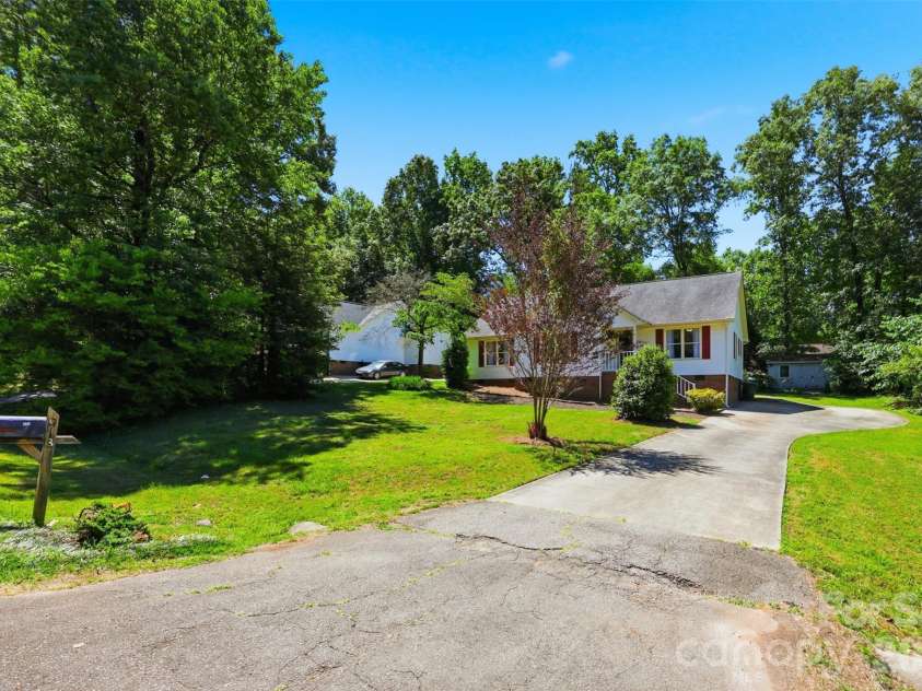 913 Pleasant Ridge Road, Fort Mill, SC 29715.  MLS# CAR4380826, YatesRealty ID 23633. 
