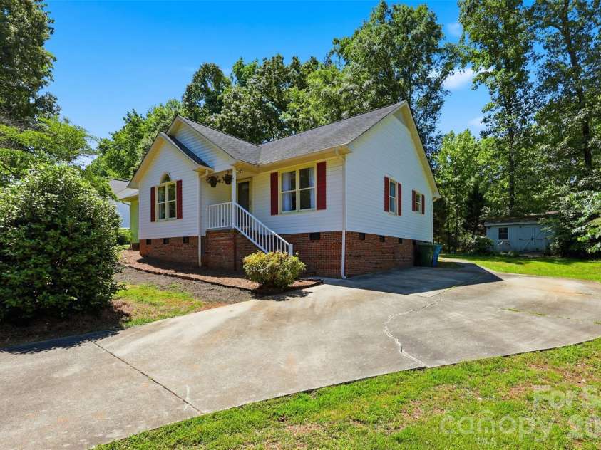 913 Pleasant Ridge Road, Fort Mill, SC 29715.  MLS# CAR4380826, YatesRealty ID 23633. 