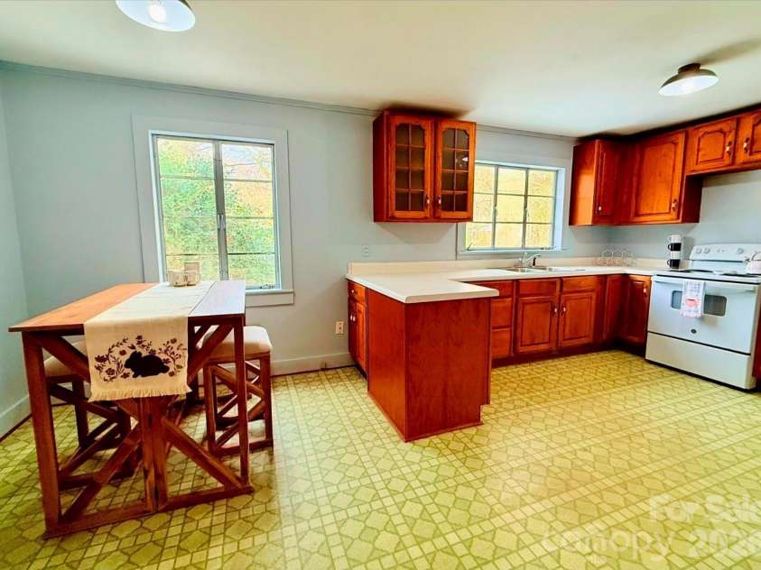 109 Wall Road, Tryon, NC 28782.  MLS# CAR4326151, YatesRealty ID 23634. 