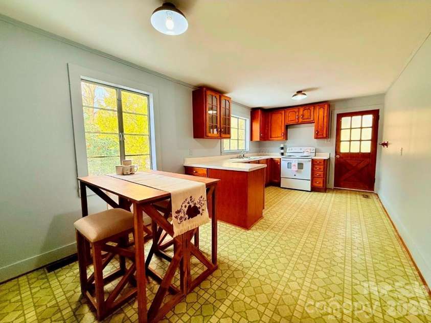 109 Wall Road, Tryon, NC 28782.  MLS# CAR4326151, YatesRealty ID 23634. 