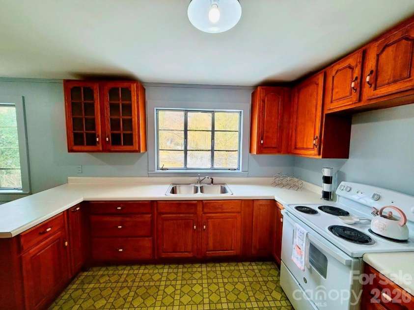 109 Wall Road, Tryon, NC 28782.  MLS# CAR4326151, YatesRealty ID 23634. 