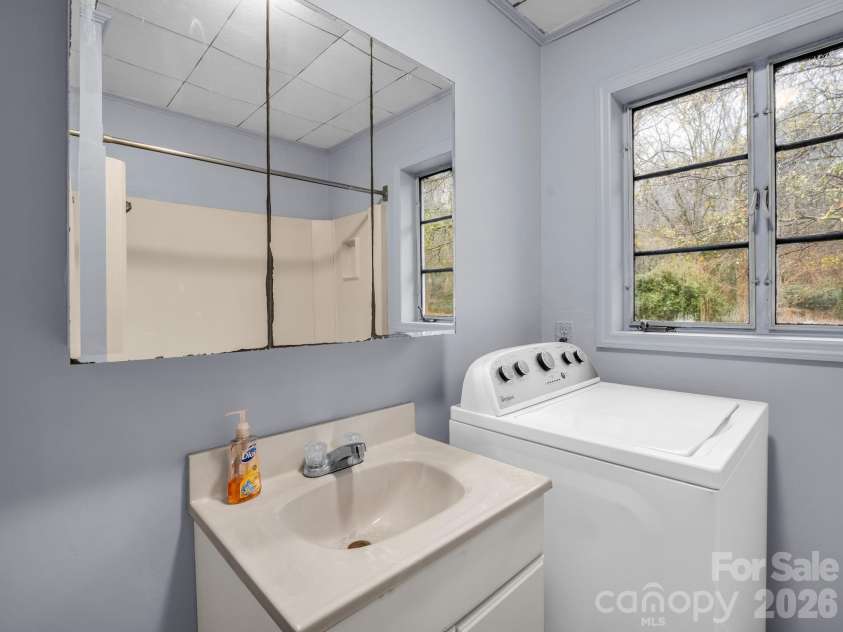 109 Wall Road, Tryon, NC 28782.  MLS# CAR4326151, YatesRealty ID 23634. 
