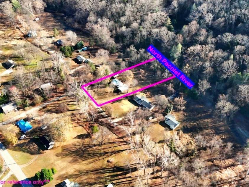 109 Wall Road, Tryon, NC 28782.  MLS# CAR4326151, YatesRealty ID 23634. 