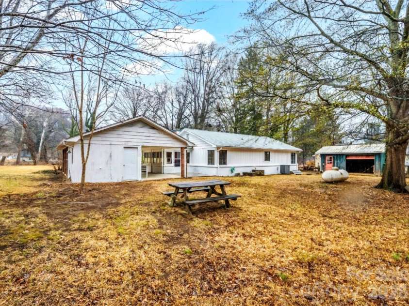 109 Wall Road, Tryon, NC 28782.  MLS# CAR4326151, YatesRealty ID 23634. 