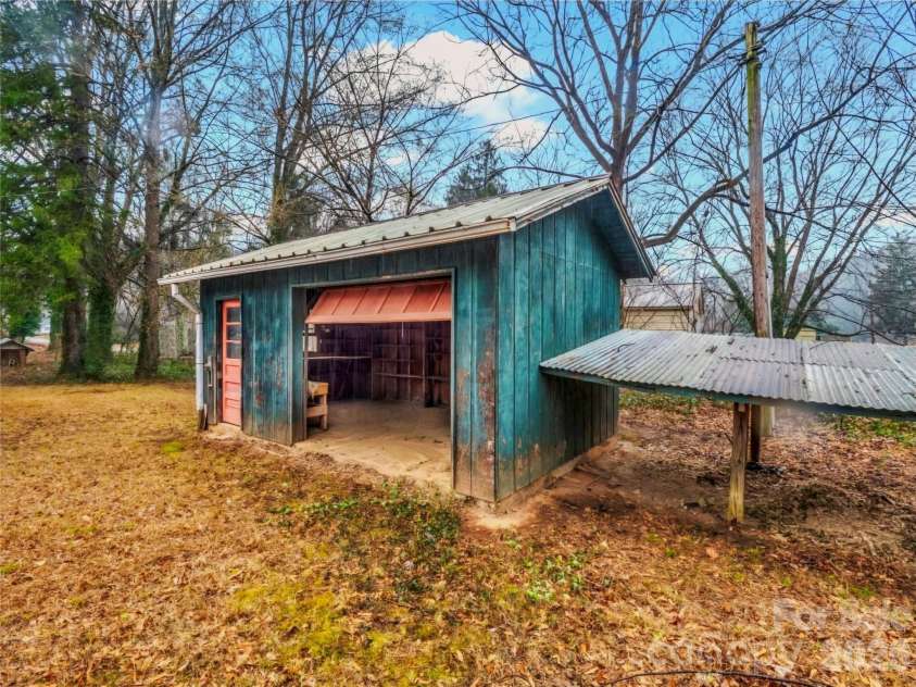 109 Wall Road, Tryon, NC 28782.  MLS# CAR4326151, YatesRealty ID 23634. Building out back for your tools or storage?