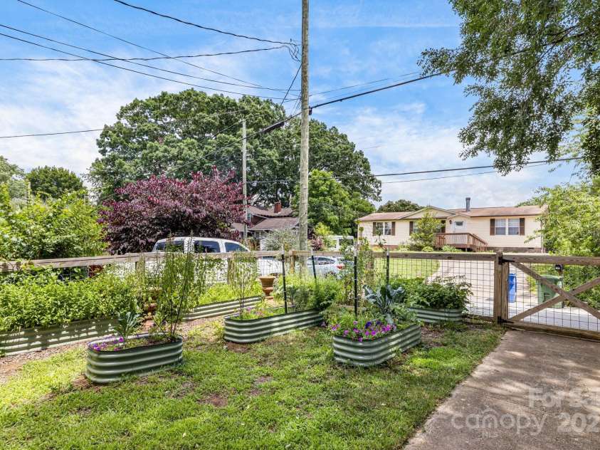 145 Logan Avenue, Asheville, NC 28806.  MLS# CAR4277415, YatesRealty ID 23634. 