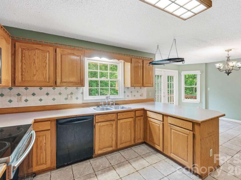 1227 Shirebourn None, Hickory, NC 28602.  MLS# CAR4380641, YatesRealty ID 23636. 