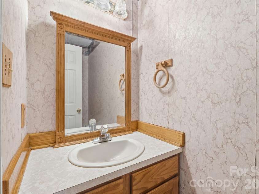 1227 Shirebourn None, Hickory, NC 28602.  MLS# CAR4380641, YatesRealty ID 23636. Half Bath on Main Level