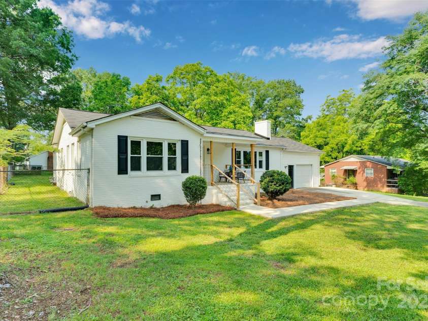 506 Maine Avenue, Bessemer City, NC 28016.  MLS# CAR4077822, YatesRealty ID 23636. Forget the fixer-upper stress—this home is move-in ready with nothing left to do but unpack and enjoy.