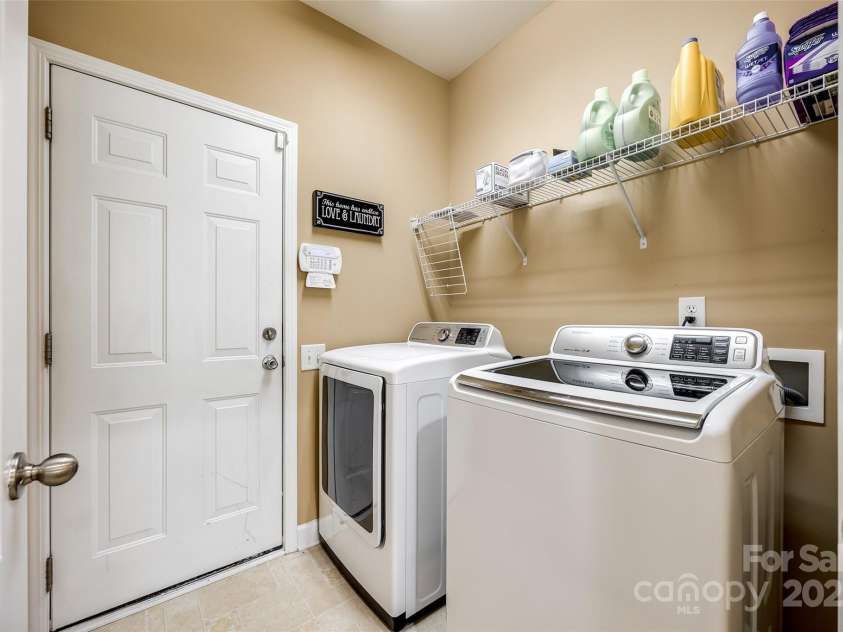 13916 Mallard Lake Road, Charlotte, NC 28262.  MLS# CAR4273493, YatesRealty ID 23637. 