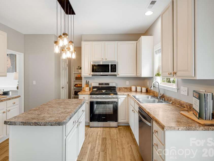 20 Stone River Drive, Asheville, NC 28804.  MLS# CAR4380829, YatesRealty ID 23637. 