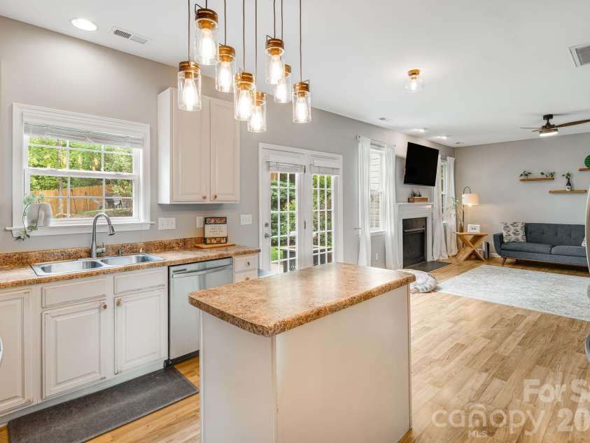20 Stone River Drive, Asheville, NC 28804.  MLS# CAR4380829, YatesRealty ID 23637. 
