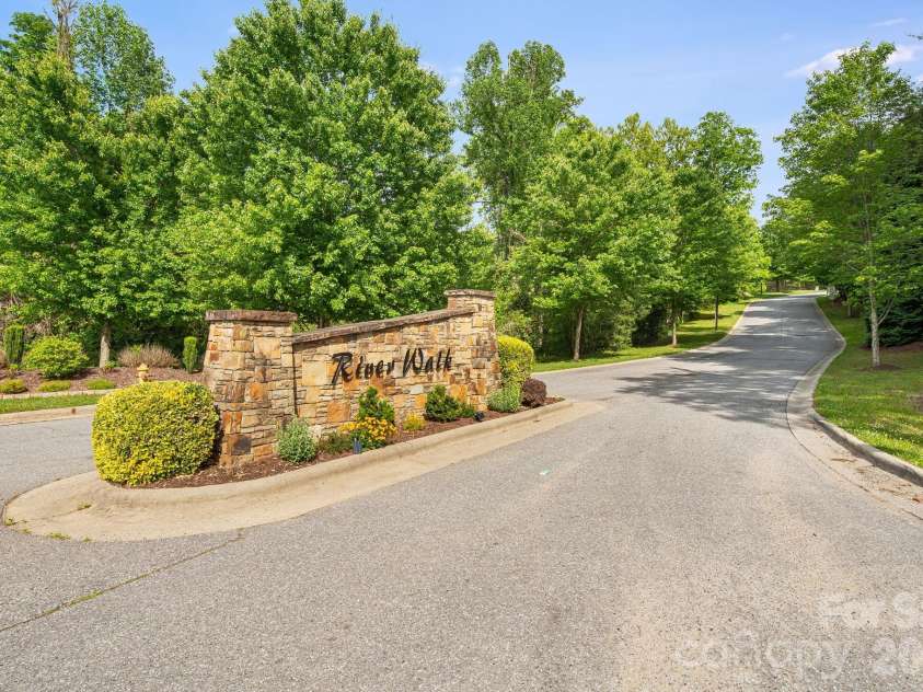 20 Stone River Drive, Asheville, NC 28804.  MLS# CAR4380829, YatesRealty ID 23637. 