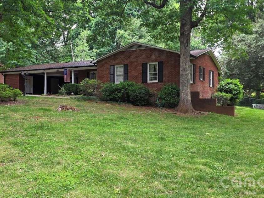 141 Brady Lane, Statesville, NC 28625.  MLS# CAR4381837, YatesRealty ID 23638. 