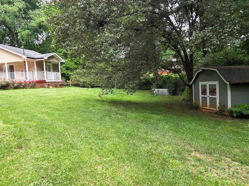 141 Brady Lane, Statesville, NC 28625.  MLS# CAR4381837, YatesRealty ID 23638. 
