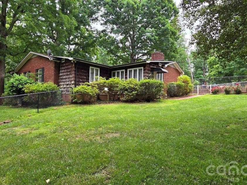 141 Brady Lane, Statesville, NC 28625.  MLS# CAR4381837, YatesRealty ID 23638. 