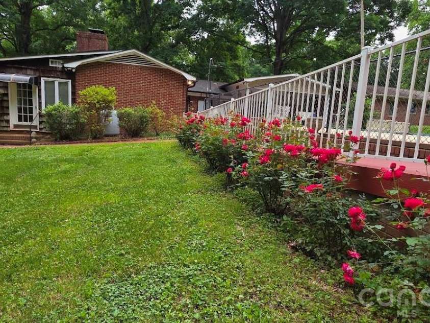141 Brady Lane, Statesville, NC 28625.  MLS# CAR4381837, YatesRealty ID 23638. 