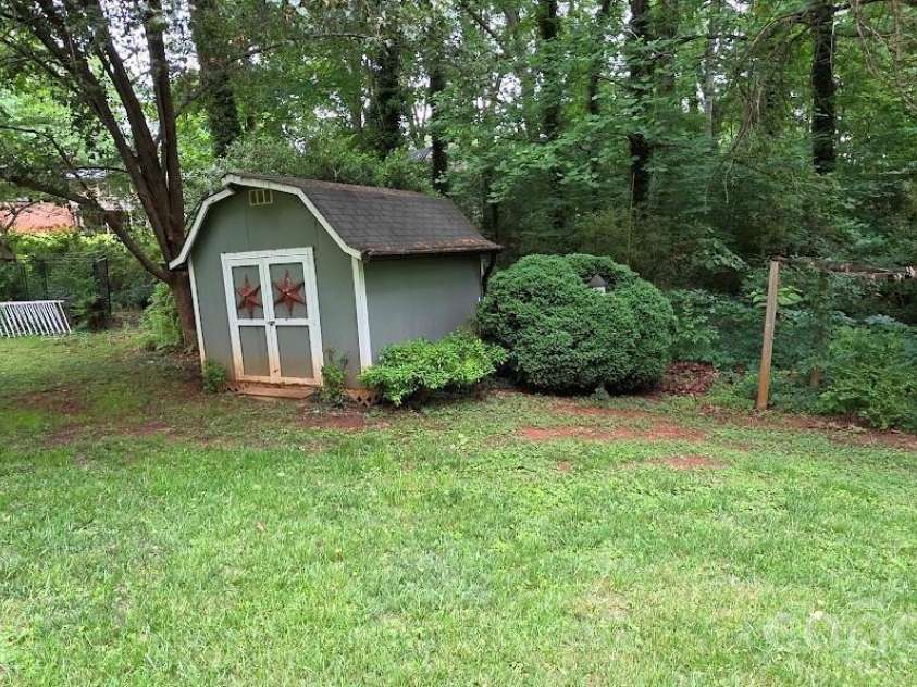141 Brady Lane, Statesville, NC 28625.  MLS# CAR4381837, YatesRealty ID 23638. 