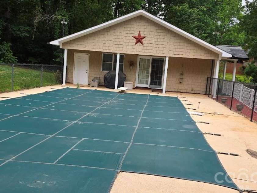 141 Brady Lane, Statesville, NC 28625.  MLS# CAR4381837, YatesRealty ID 23638. 