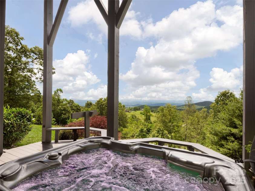 89 Snow Ridge Drive, Hendersonville, NC 28792.  MLS# CAR4276943, YatesRealty ID 23639. 