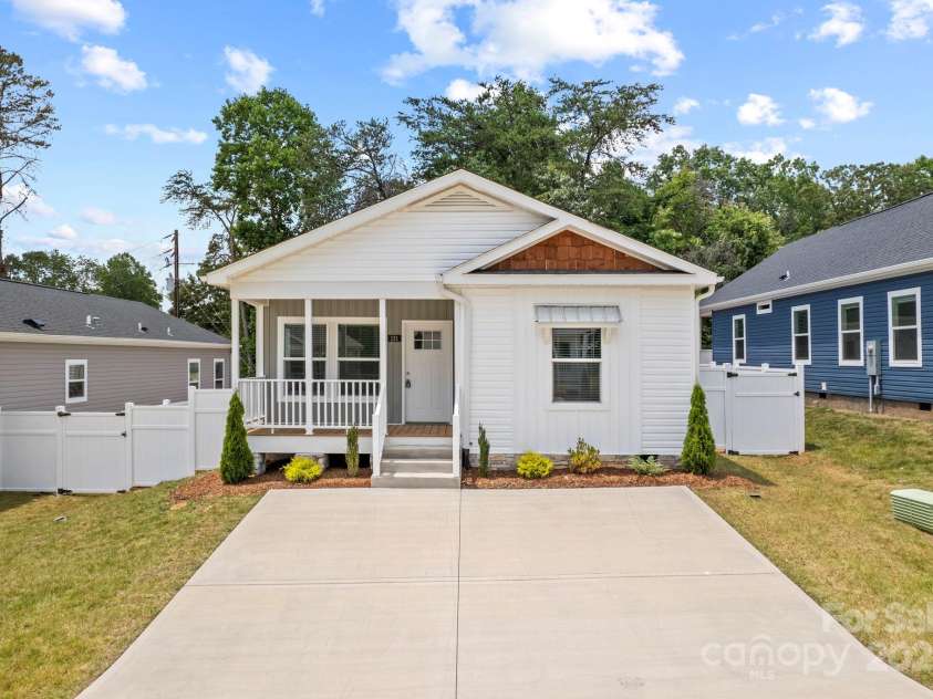 121 Bellamy Road, Asheville, NC 28806.  MLS# CAR4277886, YatesRealty ID 2364. 