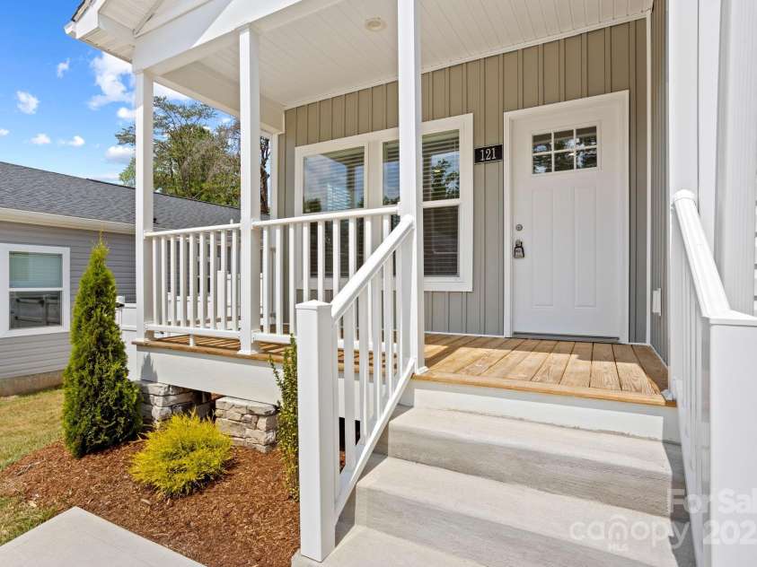 121 Bellamy Road, Asheville, NC 28806.  MLS# CAR4277886, YatesRealty ID 2364. 