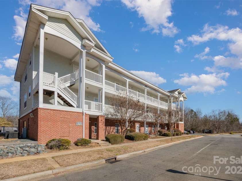 9261 Meadow Vista Road, Charlotte, NC 28213.  MLS# CAR4215350, YatesRealty ID 2364. 