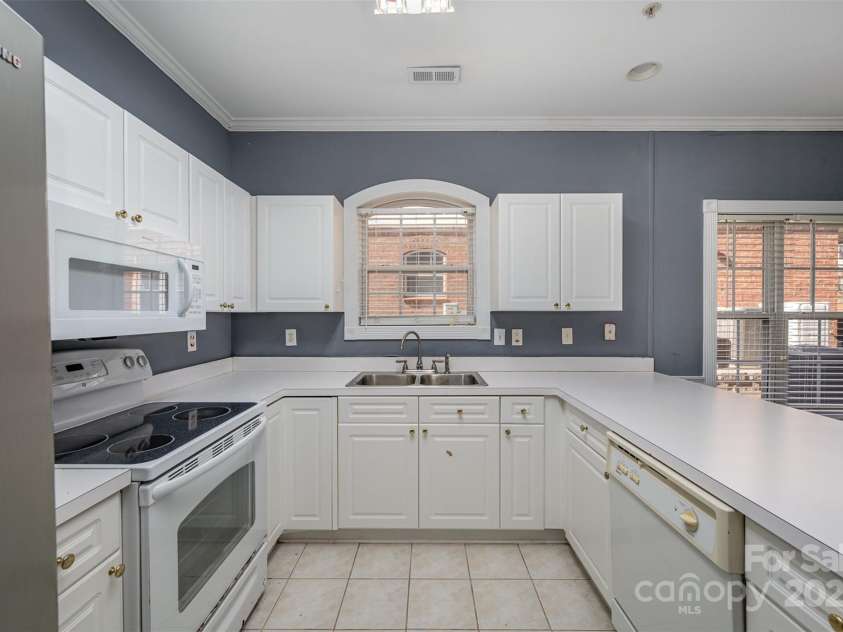 9261 Meadow Vista Road, Charlotte, NC 28213.  MLS# CAR4215350, YatesRealty ID 2364. 
