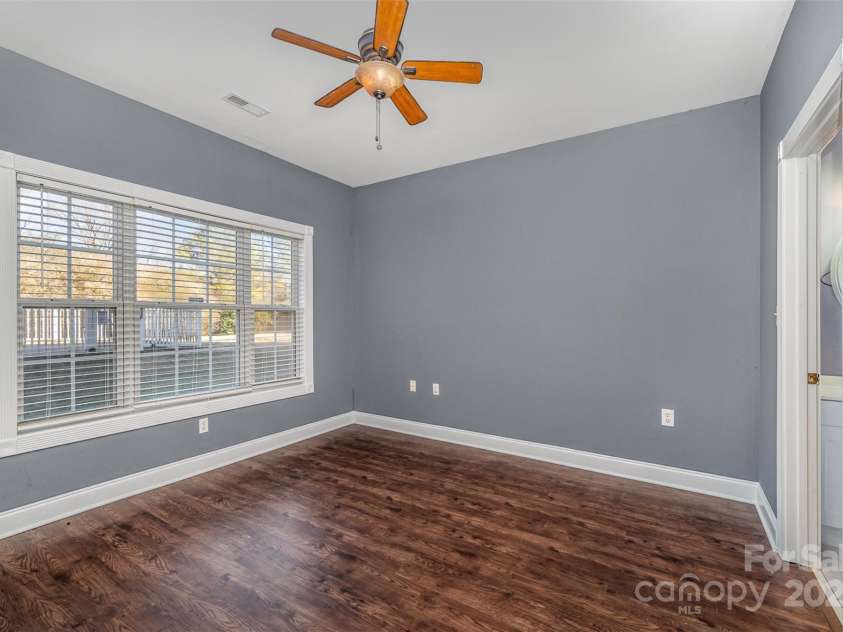 9261 Meadow Vista Road, Charlotte, NC 28213.  MLS# CAR4215350, YatesRealty ID 2364. 