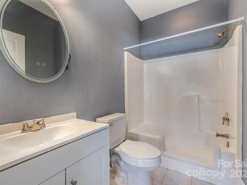 9261 Meadow Vista Road, Charlotte, NC 28213.  MLS# CAR4215350, YatesRealty ID 2364. 