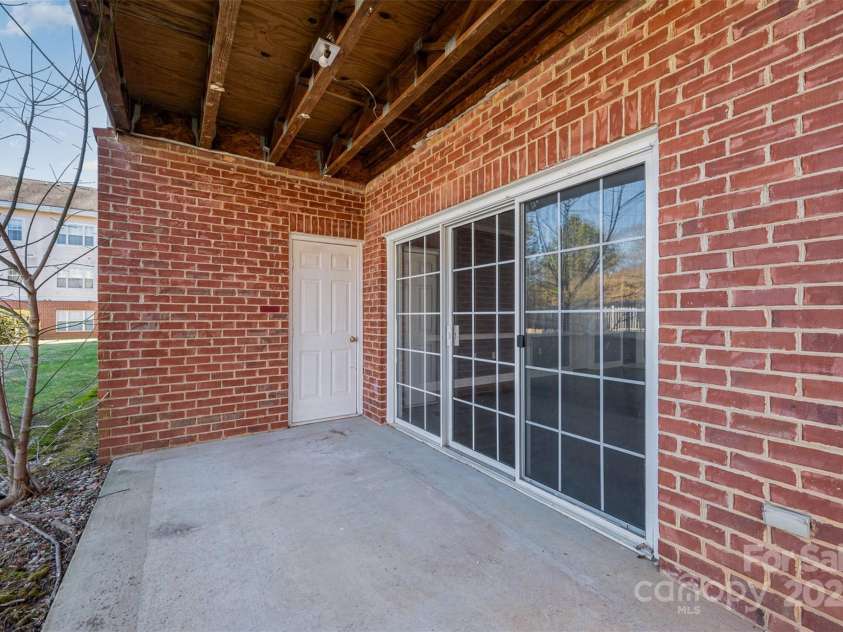 9261 Meadow Vista Road, Charlotte, NC 28213.  MLS# CAR4215350, YatesRealty ID 2364. 