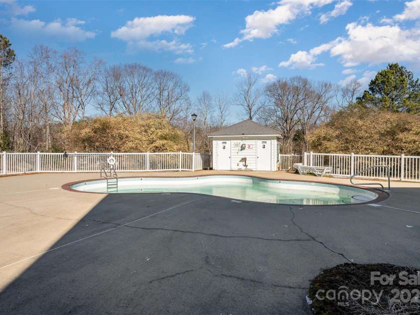 9261 Meadow Vista Road, Charlotte, NC 28213.  MLS# CAR4215350, YatesRealty ID 2364. 