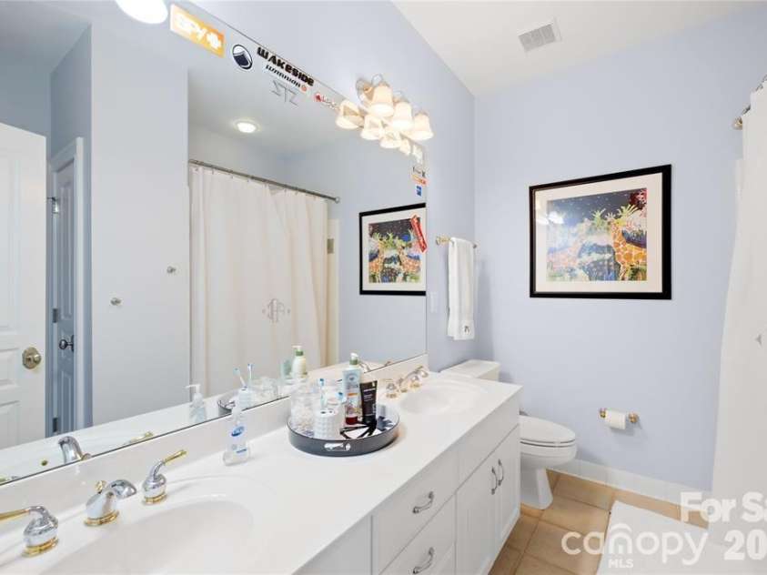 19118 Betty Stough Road, Cornelius, NC 28031.  MLS# CAR4369817, YatesRealty ID 23640. 2nd Upstairs bath