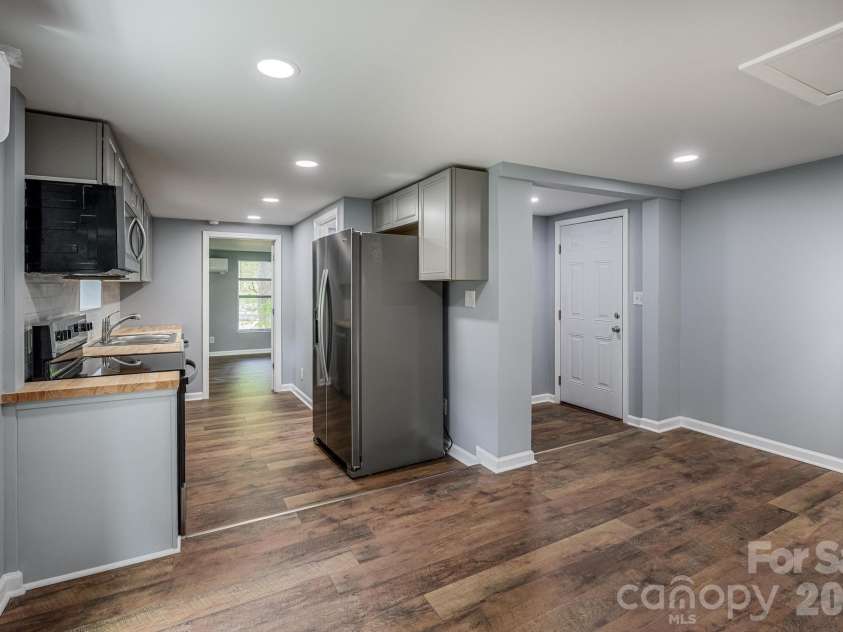 19513 Meridian Street, Cornelius, NC 28031.  MLS# CAR4370578, YatesRealty ID 23641. Remodeled Kitchen