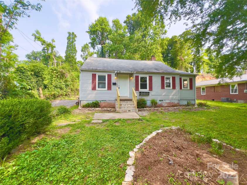 413 Forest Place, Lenoir, NC 28645.  MLS# CAR4271714, YatesRealty ID 23641. 