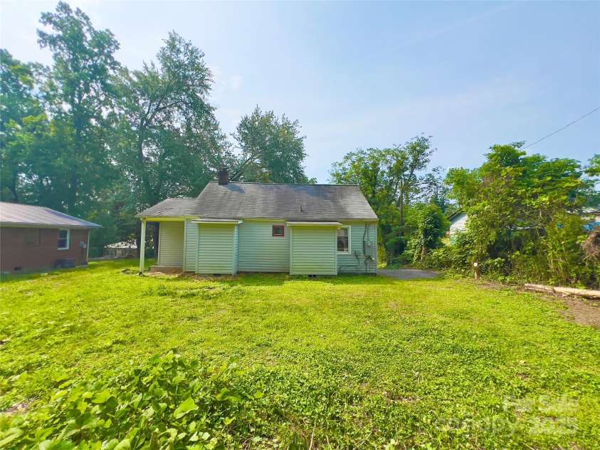 413 Forest Place, Lenoir, NC 28645.  MLS# CAR4271714, YatesRealty ID 23641. 