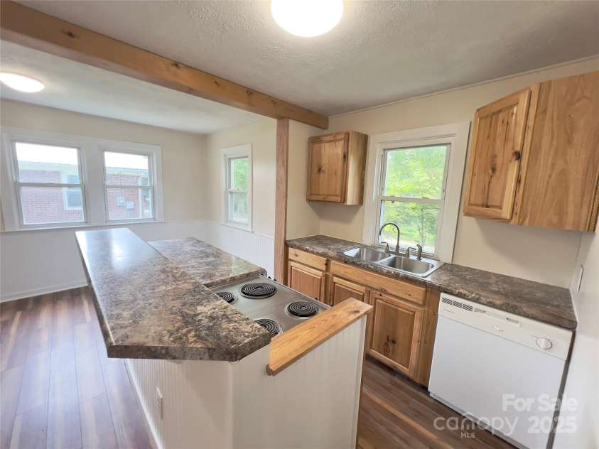 413 Forest Place, Lenoir, NC 28645.  MLS# CAR4271714, YatesRealty ID 23641. 