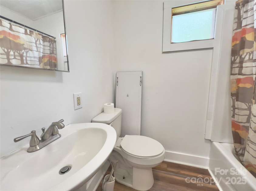 413 Forest Place, Lenoir, NC 28645.  MLS# CAR4271714, YatesRealty ID 23641. 