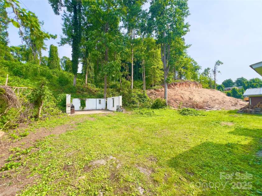 413 Forest Place, Lenoir, NC 28645.  MLS# CAR4271714, YatesRealty ID 23641. 