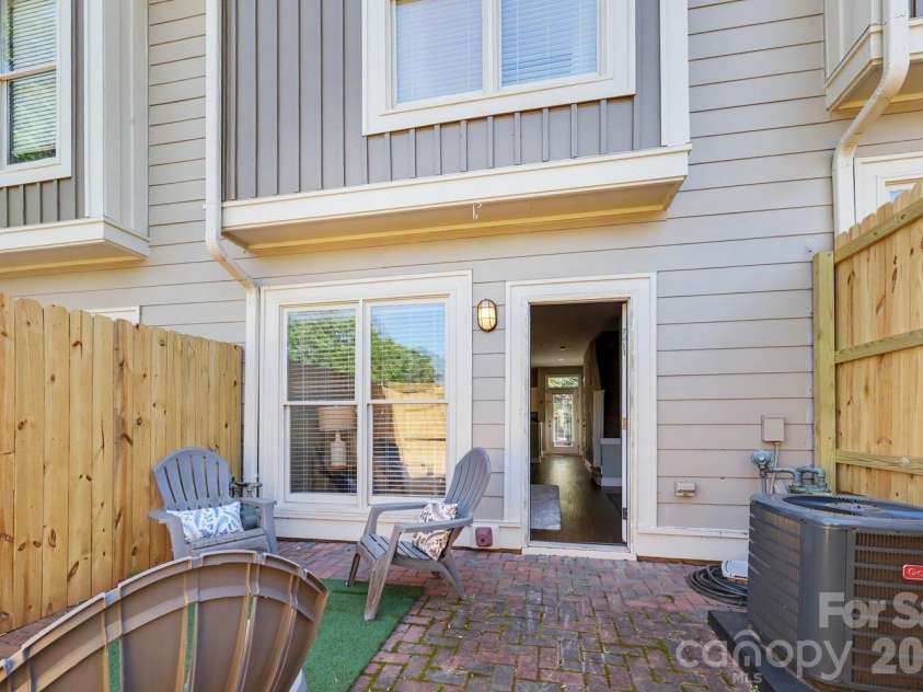 1007 Park West Drive, Charlotte, NC 28209.  MLS# CAR4372314, YatesRealty ID 23642. 