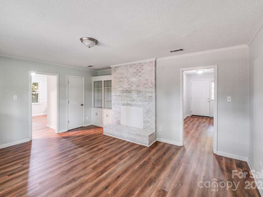 6513 Old Post Road, Charlotte, NC 28212.  MLS# CAR4274978, YatesRealty ID 23642. 