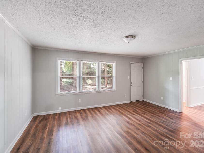 6513 Old Post Road, Charlotte, NC 28212.  MLS# CAR4274978, YatesRealty ID 23642. 